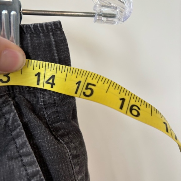 Vuori Camo Ripstop Shorts Size S - Picture 7 of 9